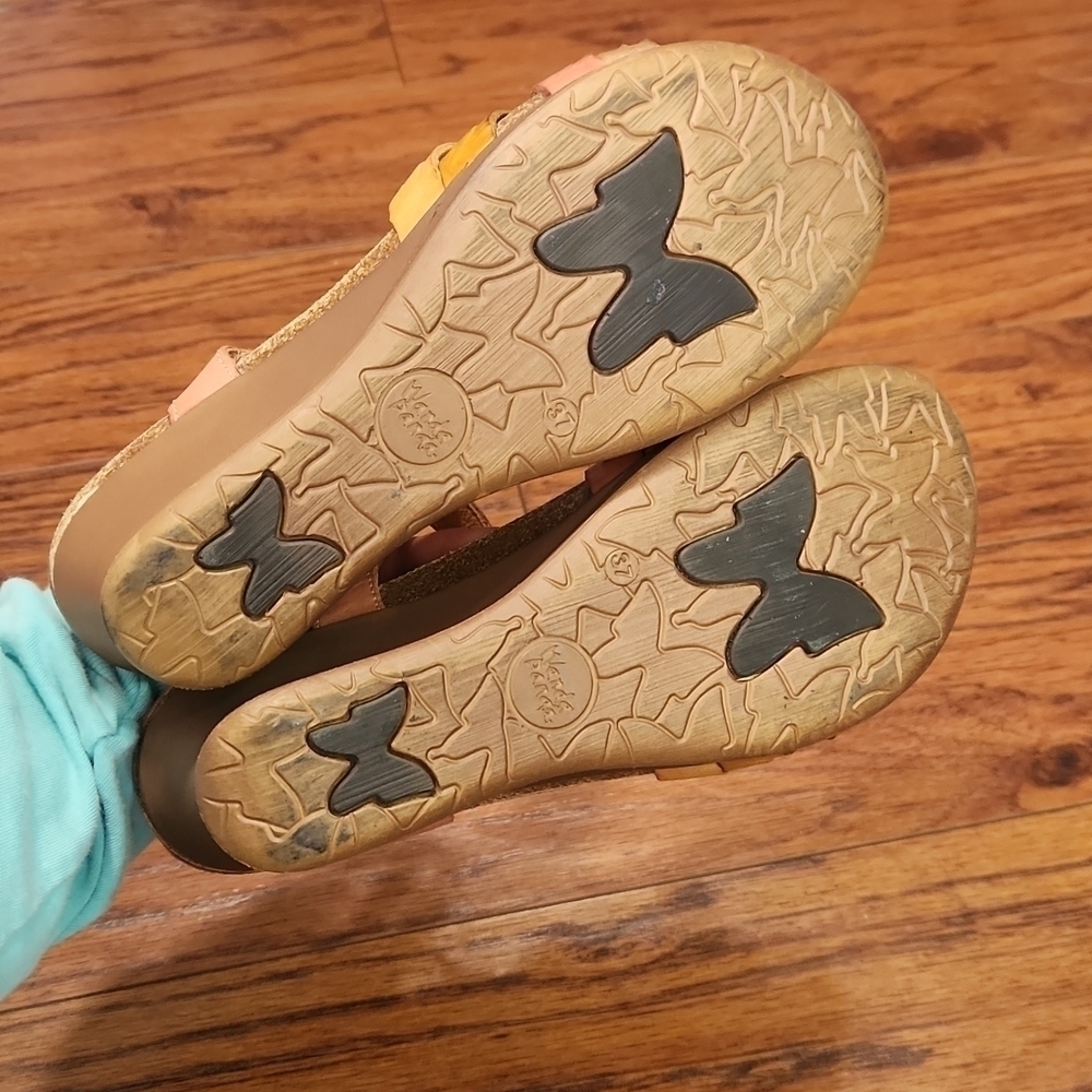 Wanda Panda Strappy Neutral Wedges - Picture 7 of 7